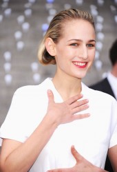 LEELEE SOBIESKI