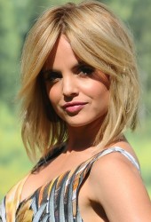 MENA SUVARI