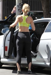 MENA SUVARI