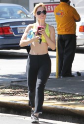 MENA SUVARI
