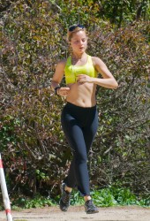 MENA SUVARI