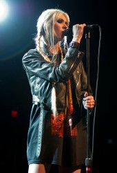 TAYLOR MOMSEN