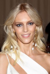 ANJA RUBIK