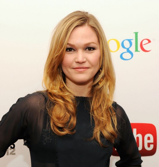 JULIA STILES