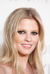 LARA STONE