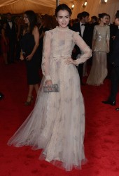 LILY COLLINS