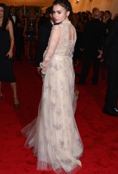 LILY COLLINS