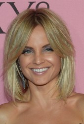 MENA SUVARI