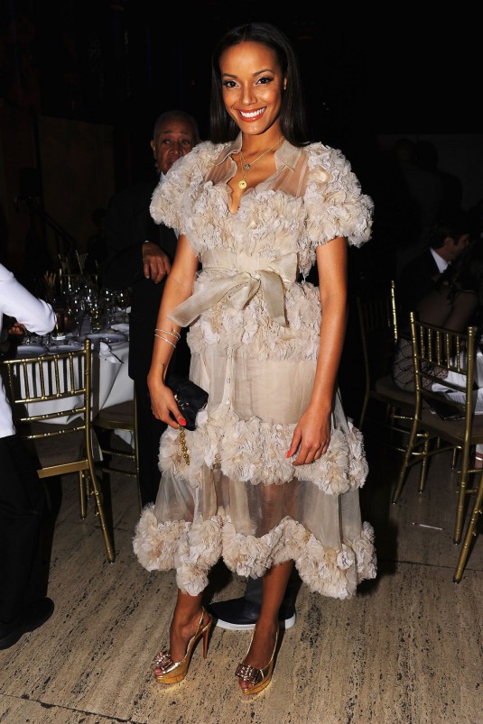 SELITA EBANKS