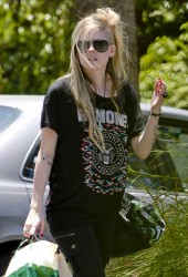 AVRIL LAVIGNE