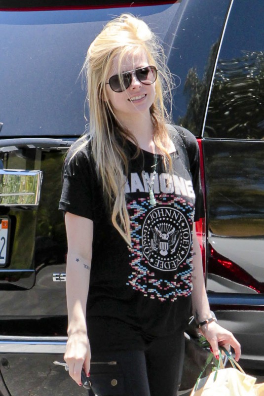 AVRIL LAVIGNE