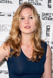 JULIA STILES