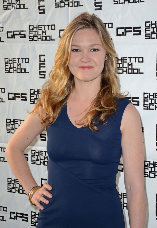 JULIA STILES