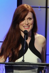 JULIANNE MOORE