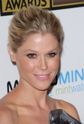 JULIE BOWEN