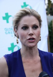JULIE BOWEN