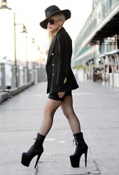 LADY GAGA
