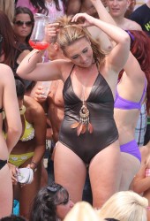 LAUREN GOODGER