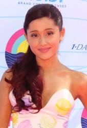 ARIANA GRANDE