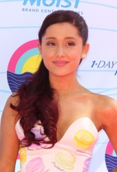 ARIANA GRANDE