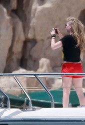 AVRIL LAVIGNE