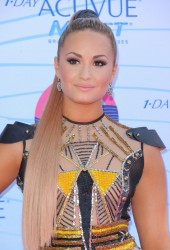 DEMI LOVATO