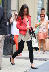 KATIE HOLMES