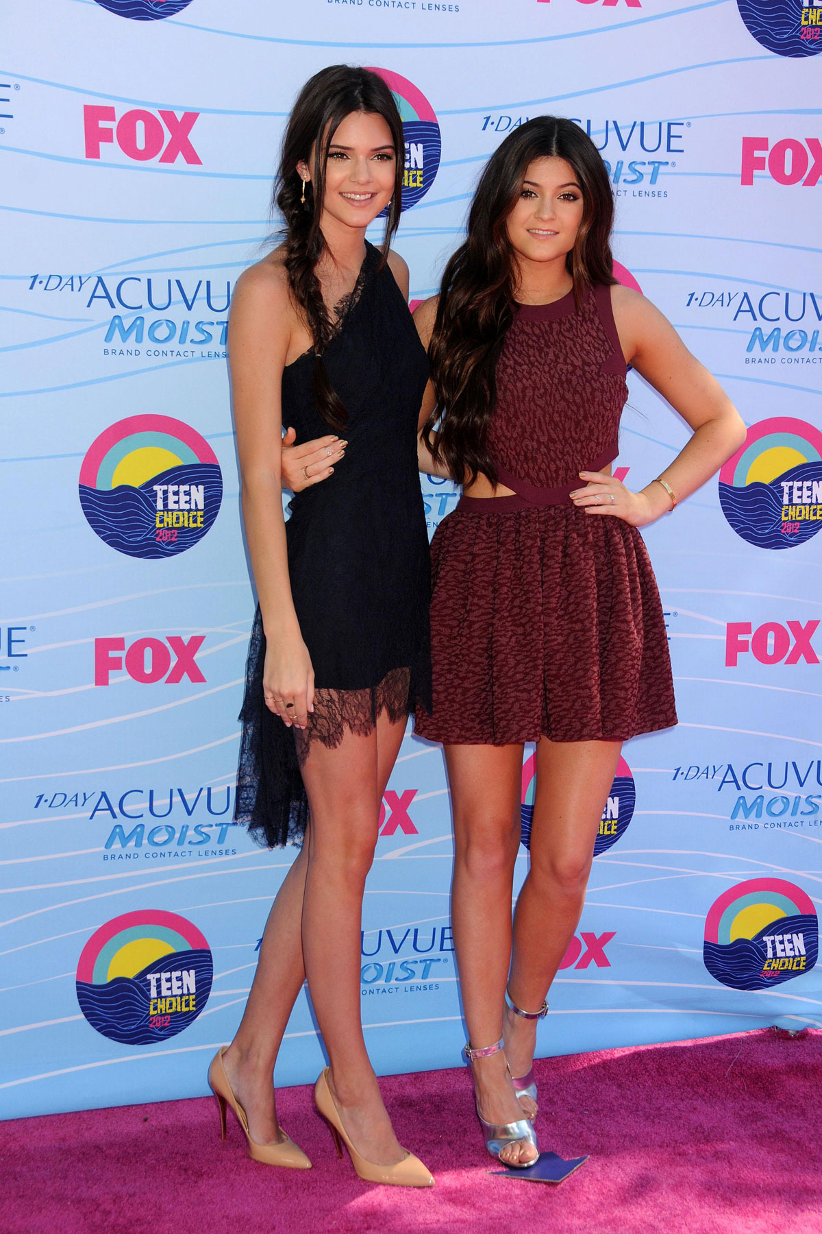 KENDALL and KYLIE JENNER at 2012 Teen Choice Awards in Universal City ...