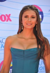 NINA DOBREV