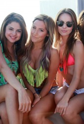 SELENA GOMEZ