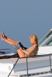 TARA REID