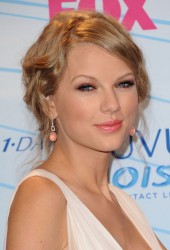 TAYLOR SWIFT