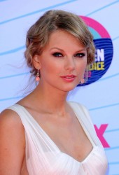 TAYLOR SWIFT