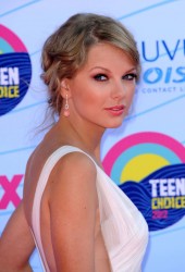 TAYLOR SWIFT