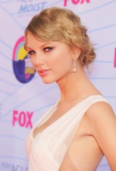 TAYLOR SWIFT