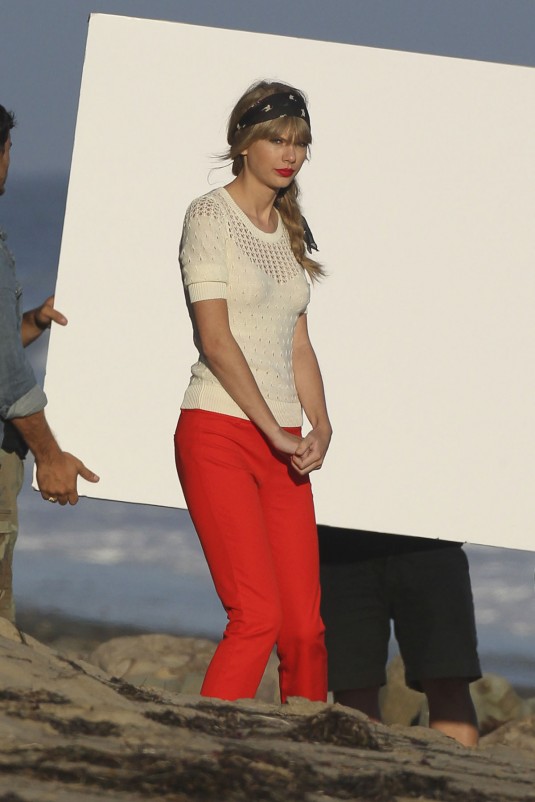 TAYLOR SWIFT