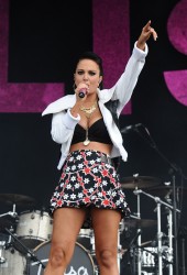 TULISA CONTOSTAVLOS