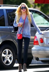 AMANDA BYNES