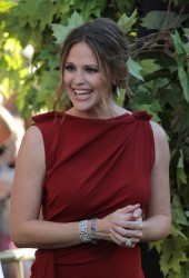JENNIFER GARNER