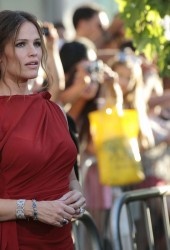 JENNIFER GARNER