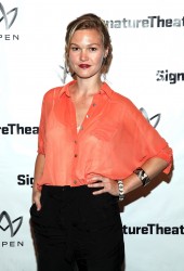 JULIA STILES