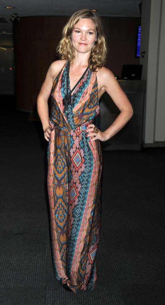 JULIA STILES