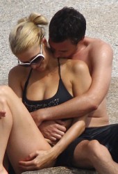PARIS HILTON