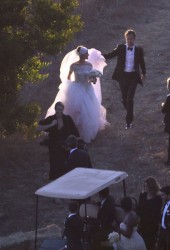 ANNE HATHAWAY and Adam Shulman Get Married