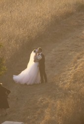 ANNE HATHAWAY and Adam Shulman Get Married