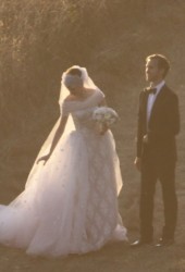 ANNE HATHAWAY and Adam Shulman Get Married