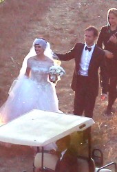 ANNE HATHAWAY and Adam Shulman Get Married