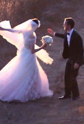 ANNE HATHAWAY and Adam Shulman Get Married