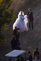 ANNE HATHAWAY and Adam Shulman Get Married