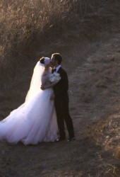 ANNE HATHAWAY and Adam Shulman Get Married